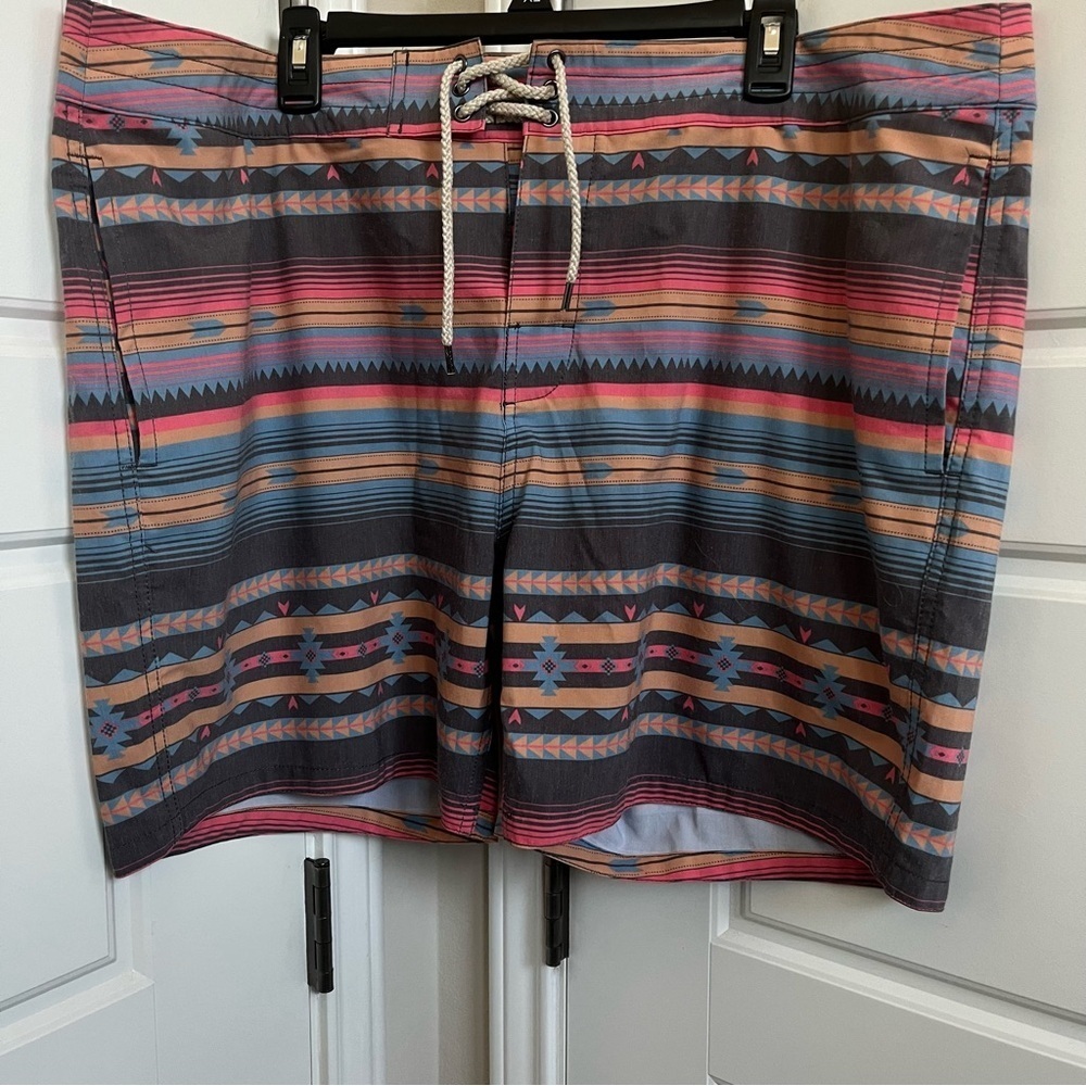 Faherty Doug Good Feather Classic Boardshorts in Fire Sky Size 42 NWT - Picture 3 of 6